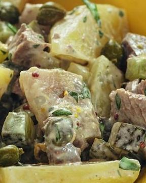 Салат из картофеля с сельдью и телятиной