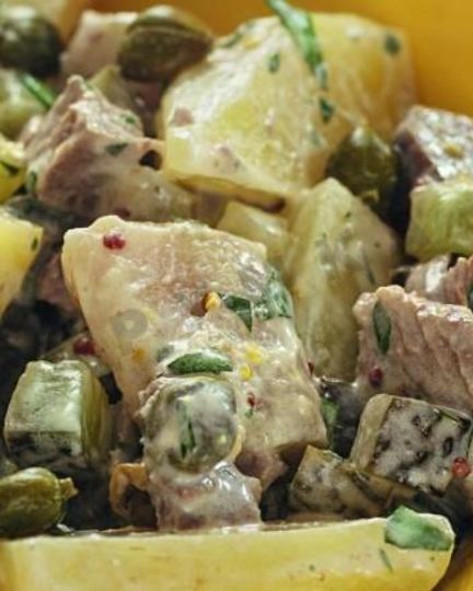 Рецепт салата из картофеля с сельдью и телятиной