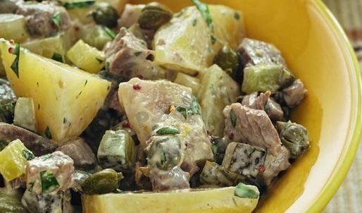 салат из картофеля с сельдью и телятиной