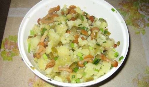 салат картофельный с грибами