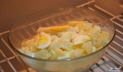 салат картофельный с яйцом