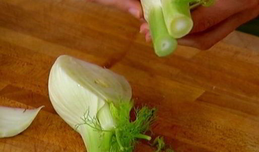 салат с картофелем, фенхелем и копченой семгой