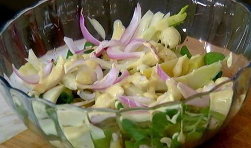 салат с картофелем, фенхелем и копченой семгой