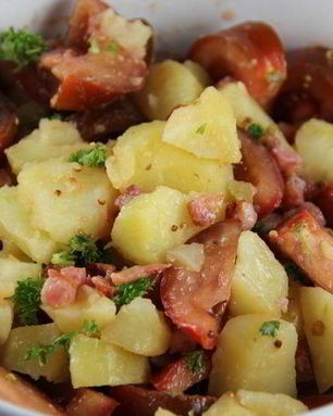 Салат с картофелем и помидорами по-деревенски