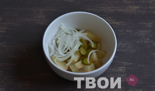 салат с картофелем и зеленым горошком