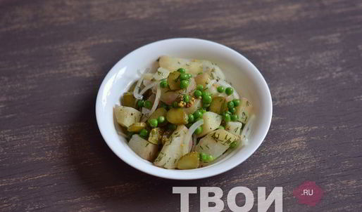салат с картофелем и зеленым горошком