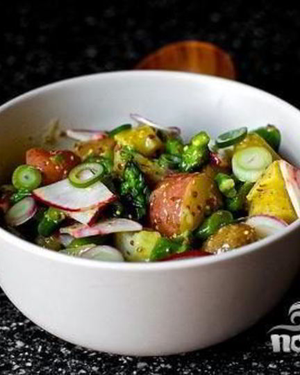 Рецепт салата с картофелем, маринованным луком и спаржей