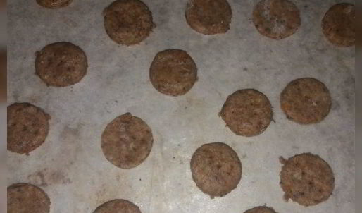 салат с картофелем, скумбрией и крекерами из отрубей