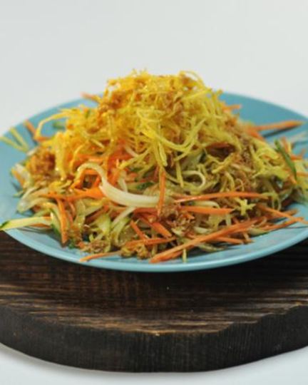 Рецепт салата с картофельной соломкой