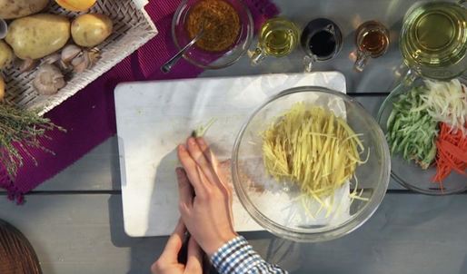 салат с картофельной соломкой