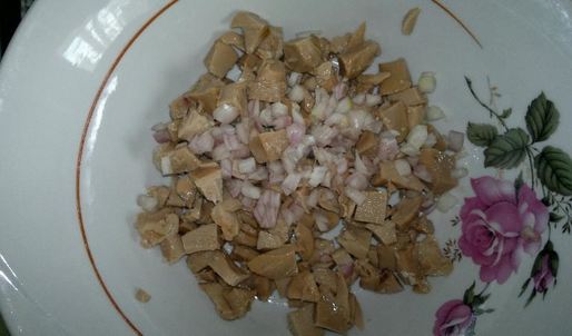 салат с картошкой и консервированными кальмарами