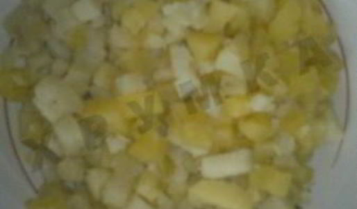 салат с картошкой и консервированными кальмарами