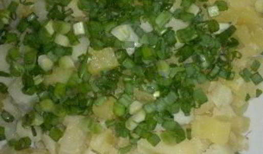 салат с картошкой и консервированными кальмарами