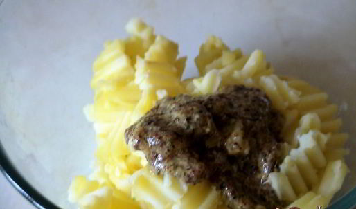 салат с молодым картофелем и щавелем