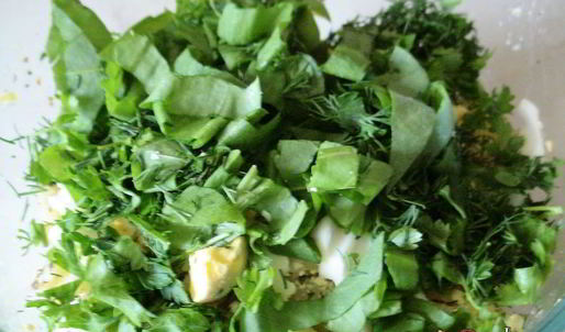 салат с молодым картофелем и щавелем