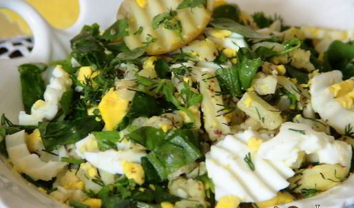 салат с молодым картофелем и щавелем