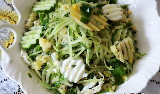 салат с молодым картофелем и щавелем