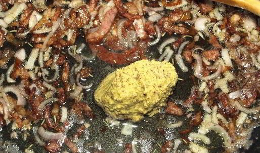 теплый картофельный салат с беконом