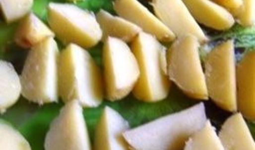 теплый салат с молодым картофелем