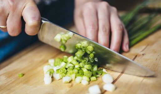 хрустящий салат с морковью и огурцом