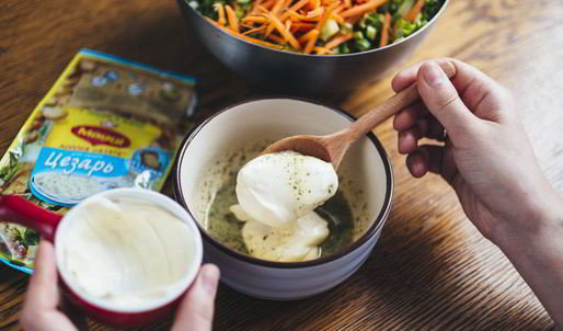 хрустящий салат с морковью и огурцом