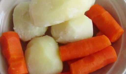 оливье с кисло-сладкими яблоками