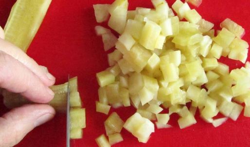 оливье с кисло-сладкими яблоками