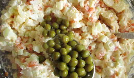 оливье с кисло-сладкими яблоками