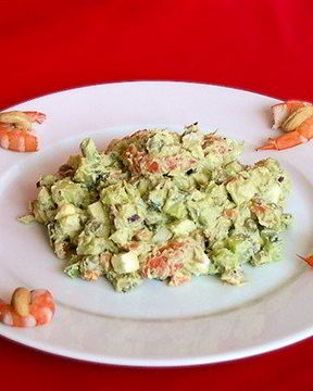 Оливье с креветками, авокадо и домашним майонезом