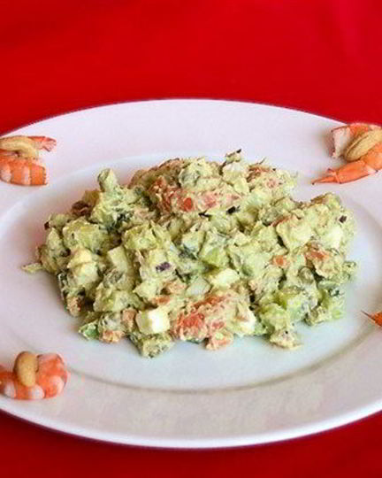 Рецепт оливье с креветками, авокадо и домашним майонезом