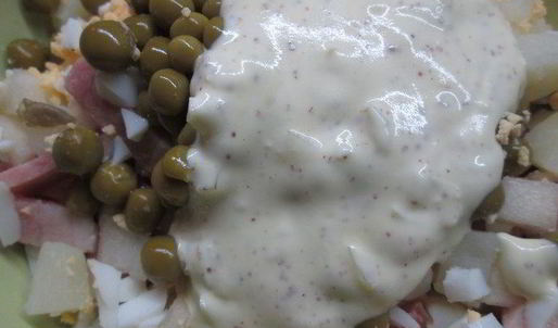 оливье с окороком и грушей