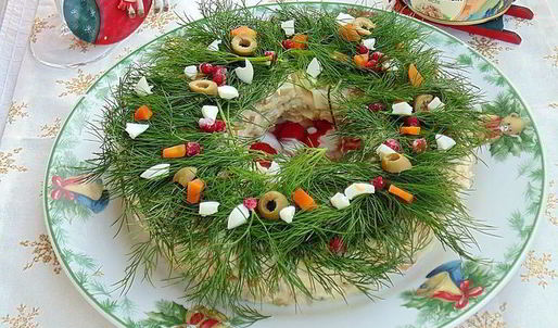 оливье с тунцом рождественский венок