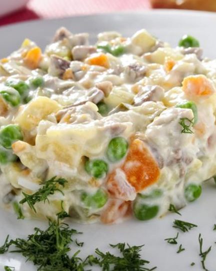 Рецепт салата оливье с говядиной и свежими огурцами