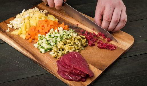 салат оливье с копченой говядиной