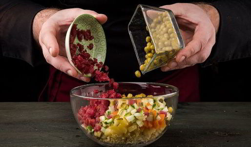 салат оливье с копченой говядиной