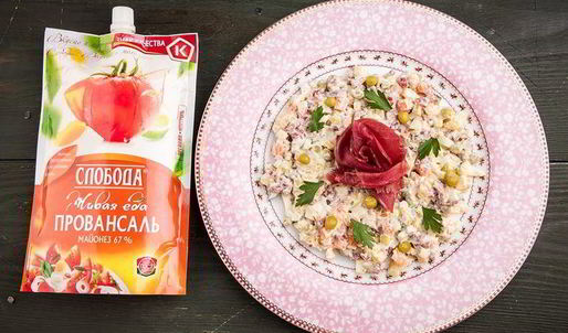 салат оливье с копченой говядиной