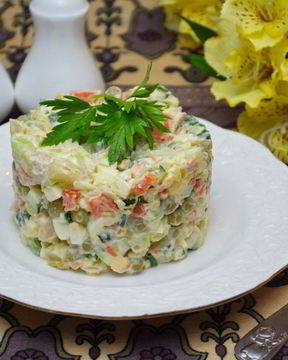 Салат Оливье с курицей