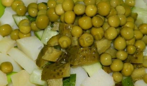 салат оливье с семгой и огурцом