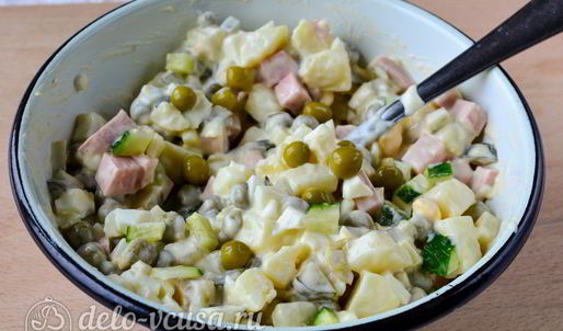 салат оливье со свежим огурцом