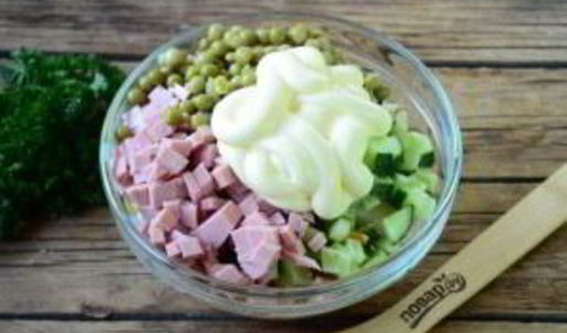 салат оливье в лаваше