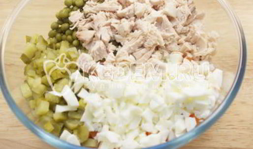 салат с курицей праздничное оливье