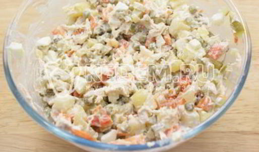 салат с курицей праздничное оливье