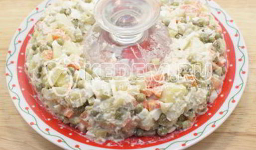 салат с курицей праздничное оливье