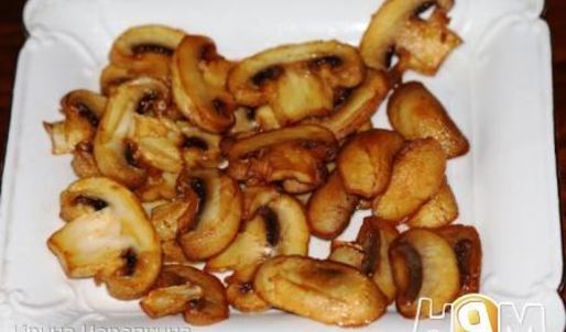 овощной салат с курочкой и жареными шампиньонами