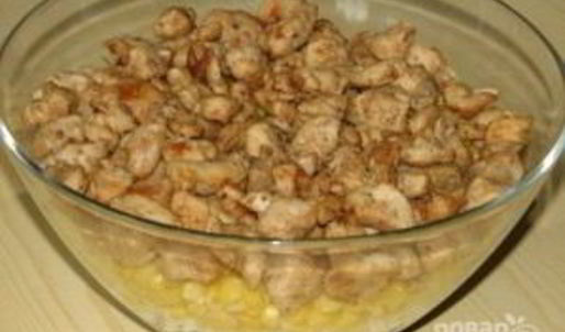 салат из курицы и ананасов