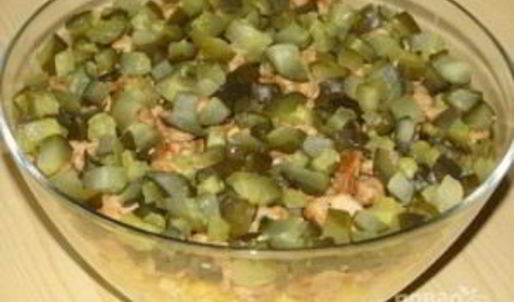 салат из курицы и ананасов