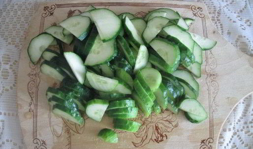 салат из овощей с куриной грудкой