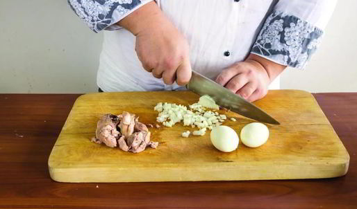 салат из печени трески с рисом