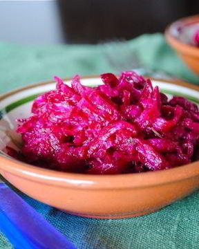 Салат из сырой свеклы