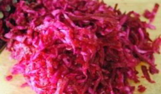 салат из сырой свеклы